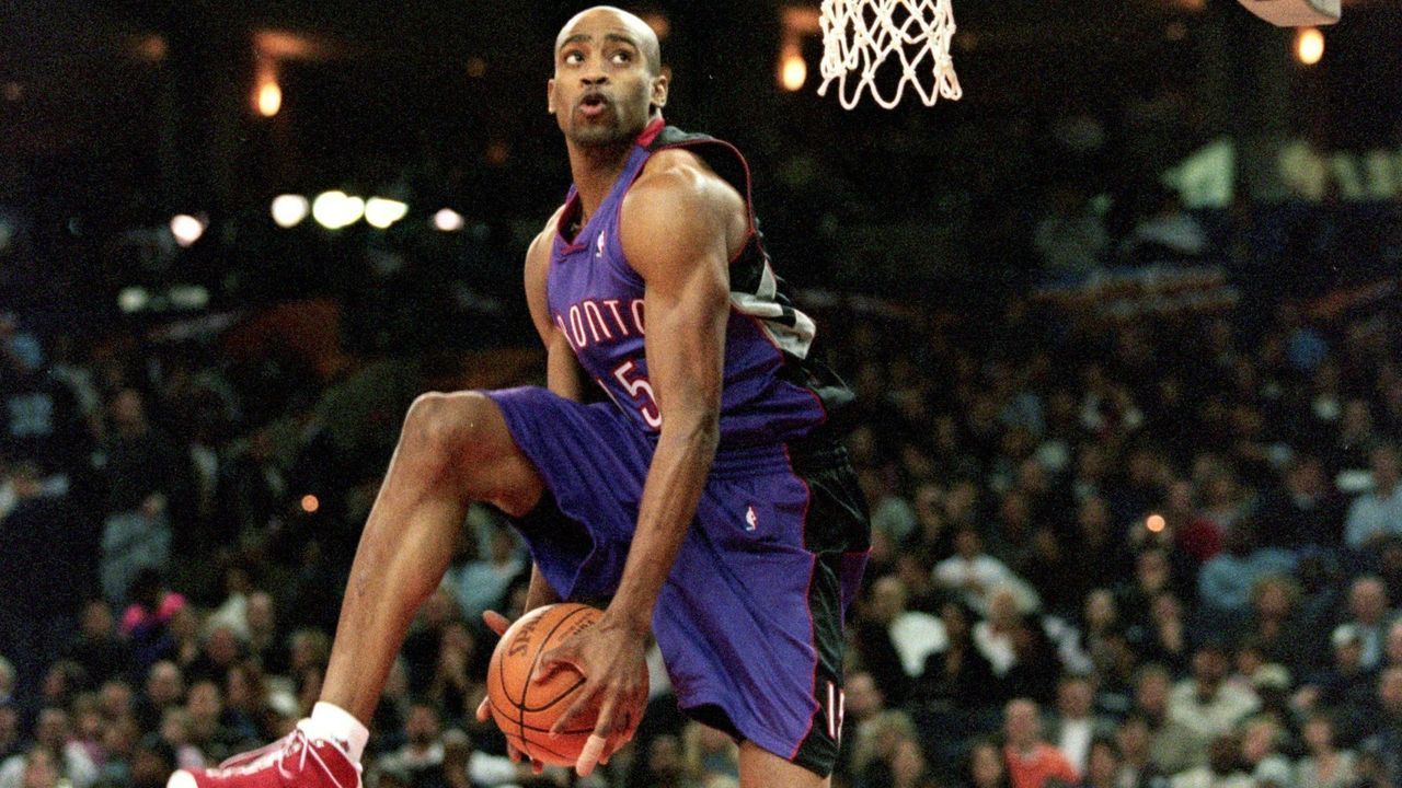 13 Feb 2000: Vince Carter #15 of the Toronto Raptors jumps during the NBA Allstar Game Slam Dunk Contest at the Oakland Coliseum in Oakland, California. Mandatory Credit: Jed Jacobsohn /Allsport