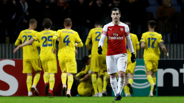 BARYSAW, BELARUS - FEBRUARY 14: Henrikh Mkhitaryan of Arsenal reacts as BATE Borisov players celebrate a goal in background during the UEFA Europa League Round of 32 First Leg match between BATE Borisov and Arsenal at Borisov-Arena on February 14, 2019 in Borisov, Belarus.