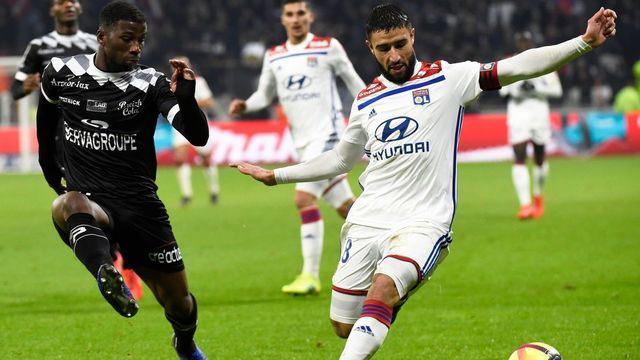 Guingamp's French defender Cheik Traore (L) vies ofr the ball with Lyon's French forward Nabil Fekir during the French L1 football match between Lyon (OL) and Guingamp (EAG) on February 15, 2019, at the Groupama Stadium in Decines-Charpieu, near Lyon, central-eastern France.
