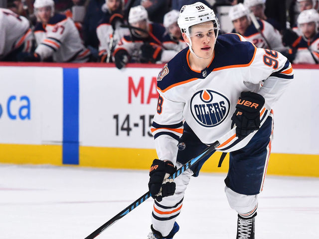 MONTREAL, QC - FEBRUARY 03: Jesse Puljujarvi #98 of the Edmonton Oilers skates against the Montreal Canadiens during the NHL game at the Bell Centre on February 3, 2019 in Montreal, Quebec, Canada. The Montreal Canadiens defeated the Edmonton Oilers 4-3 in overtime.