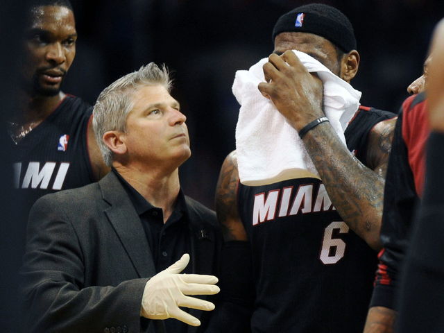 LeBron James has a broken nose, game-time decision Sunday