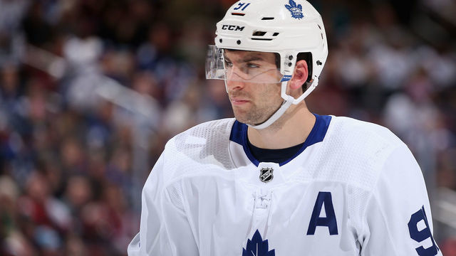 GLENDALE, ARIZONA - FEBRUARY 16: John Tavares #91 of the Toronto Maple Leafs during the second period of the NHL game against the Arizona Coyotes at Gila River Arena on February 16, 2019 in Glendale, Arizona.