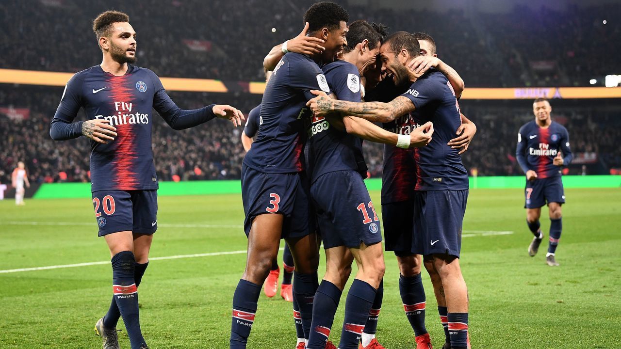 Paris Saint-Germain's Argentinian forward Angel Di Maria (C) is congratuled by teammates after scoring a goal during the French L1 football match between Paris Saint-Germain (PSG) and Montpellier (MHSC) at the Parc des Princes stadium in Paris on February 20, 2019.