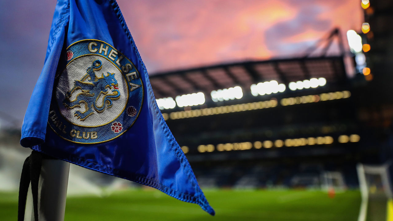 LONDON, ENGLAND - JANUARY 27: A sunset behind the corner flag inside the stadium ahead the FA Cup Fourth Round match between Chelsea and Sheffield Wednesday at Stamford Bridge on January 27, 2019 in London, United Kingdom.
