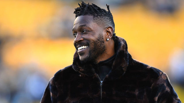 PITTSBURGH, PA - DECEMBER 30: Antonio Brown #84 of the Pittsburgh Steelers looks on during warmups prior to the game against the Cincinnati Bengals at Heinz Field on December 30, 2018 in Pittsburgh, Pennsylvania.