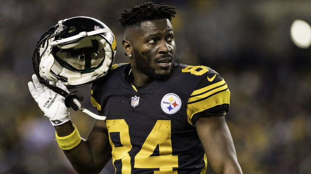 PITTSBURGH, PA -DECEMBER 16: Pittsburgh Steelers wide receiver Antonio Brown (84) looks on during the NFL football game between the New England Patriots and the Pittsburgh Steelers on December 16, 2018 at Heinz Field in Pittsburgh, PA.