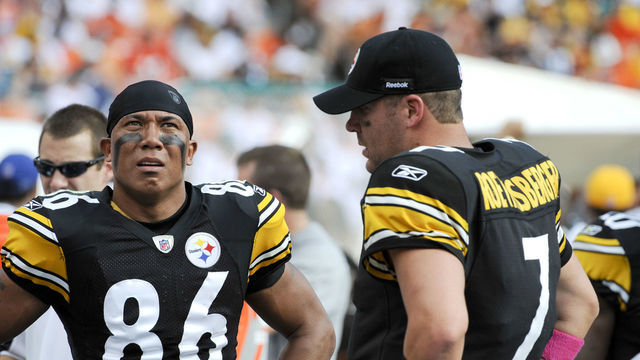 24 October 2010: Pittsburgh Steelers Wide Receiver Hines Ward (86) and Pittsburgh Steelers Quarterback Ben Roethlisberger (7) speak on the sidelines during the NFL game between the Pittsburgh Steelers and the Miami Dolphins at the Sun Life Stadium in Miami, Florida. The Steelers defeated the Dolphins 23-22.