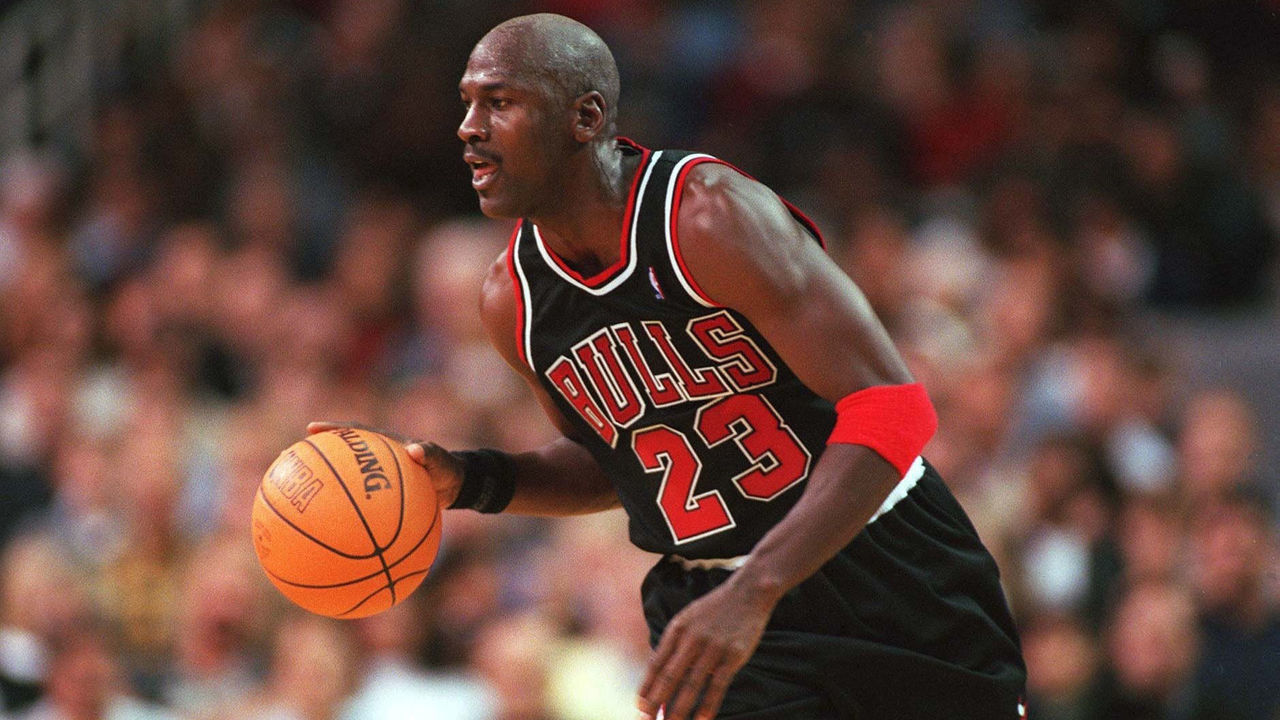 UNITED STATES - NOVEMBER 07: NBA 97/98 CHICAGO BULLS; Michael JORDAN/CHICAGO BULLS