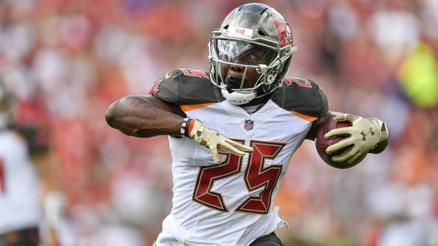 TAMPA, FL - NOVEMBER 11: Tampa Bay Buccaneers running back Peyton Barber (25) during the first half of an NFL game between the Washington Redskins and the Tampa Bay Bucs on November 11, 2018, at Raymond James Stadium in Tampa, FL.