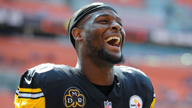 CLEVELAND, OH - SEPTEMBER 10, 2017: Running back LeVeon Bell #26 of the Pittsburgh Steelers laughs as he plays catch with fans prior to a game on September 10, 2017 against the Cleveland Browns at FirstEnergy Stadium in Cleveland, Ohio. Pittsburgh won 21-18. (Photo by: 2017 Nick Cammett/Diamond Images/Getty Images)