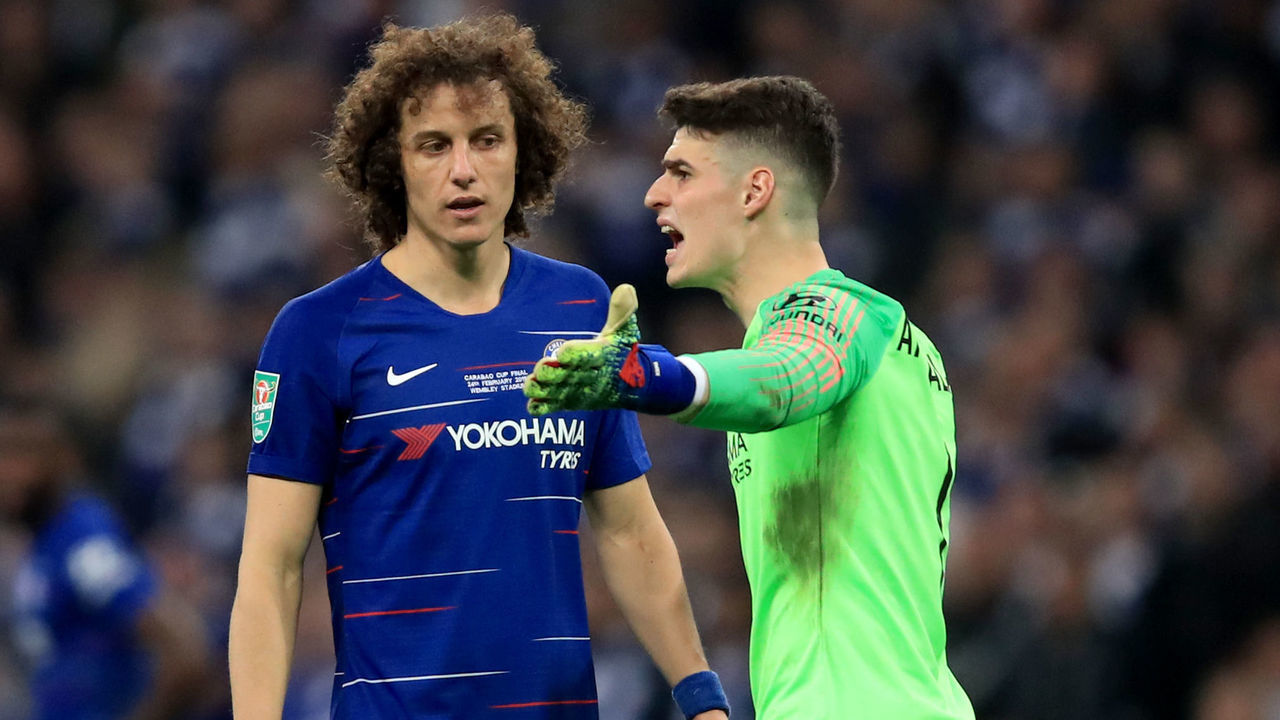 LONDON, ENGLAND - FEBRUARY 24: Kepa Arrizabalaga of Chelsea refuses to leave the pitch as he speaks to David Luiz during the Carabao Cup Final between Chelsea and Manchester City at Wembley Stadium on February 24, 2019 in London, England.