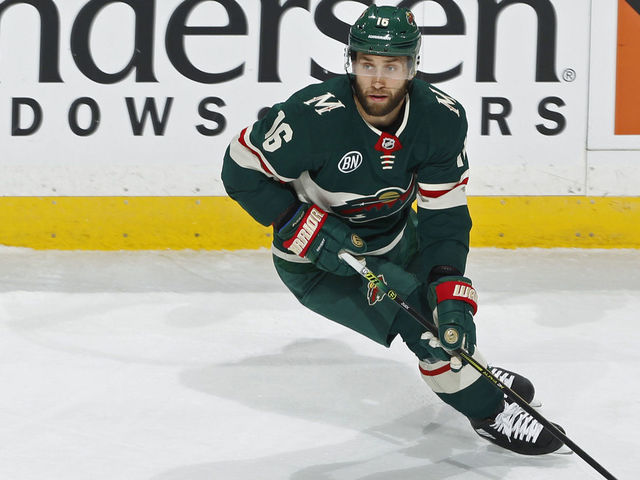 ST. PAUL, MN - FEBRUARY 12: Jason Zucker #16 of the Minnesota Wild controls the puck during a game with the Philadelphia Flyers at Xcel Energy Center on February 12, 2019 in St. Paul, Minnesota.