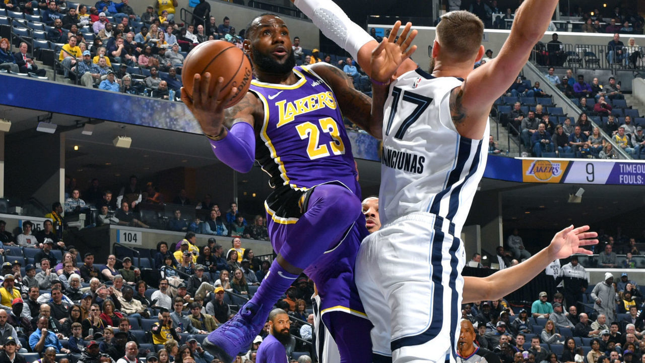 MEMPHIS, TN - FEBRUARY 25: LeBron James #23 of the Los Angeles Lakers goes to the basket against the Memphis Grizzlies on February 25, 2019 at FedExForum in Memphis, Tennessee. NOTE TO USER: User expressly acknowledges and agrees that, by downloading and/or using this photograph, user is consenting to the terms and conditions of the Getty Images License Agreement. Mandatory Copyright Notice: Copyright 2019 NBAE