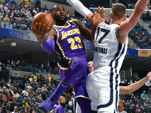MEMPHIS, TN - FEBRUARY 25: LeBron James #23 of the Los Angeles Lakers goes to the basket against the Memphis Grizzlies on February 25, 2019 at FedExForum in Memphis, Tennessee. NOTE TO USER: User expressly acknowledges and agrees that, by downloading and/or using this photograph, user is consenting to the terms and conditions of the Getty Images License Agreement. Mandatory Copyright Notice: Copyright 2019 NBAE