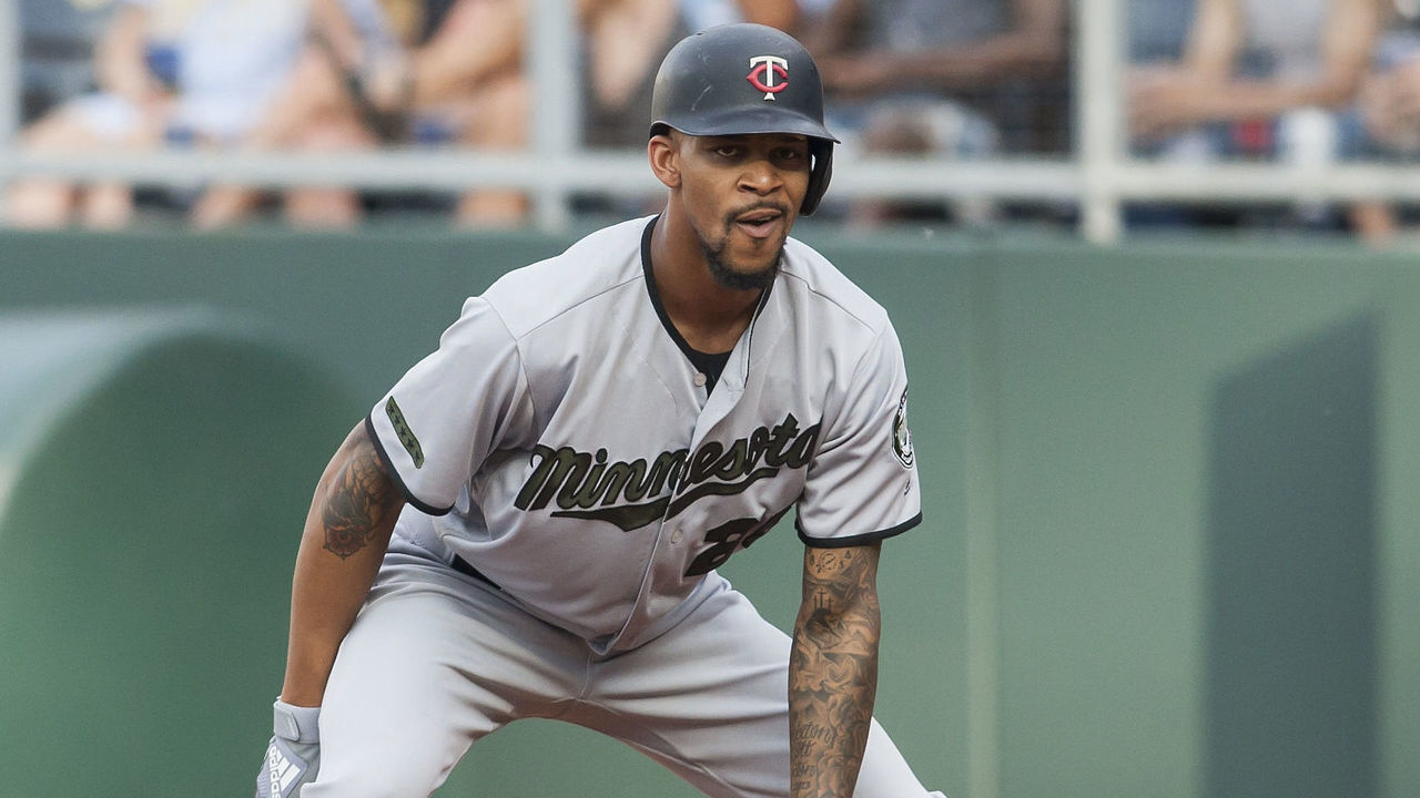 KANSAS CITY, MO - MAY 28: Minnesota Twins Center field Byron Buxton (25) takes a leadoff from first base during the MLB regular season game between the Minnesota Twins and the Kansas City Royals on Monday May 28th, 2018 at Kauffman Stadium in Kansas City, MO.