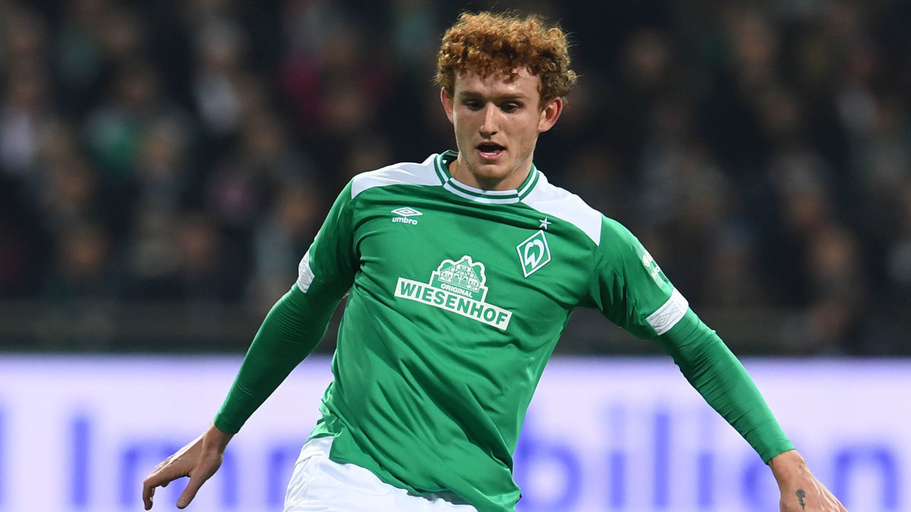 22 February 2019, Bremen: Soccer: Bundesliga, Werder Bremen - VfB Stuttgart, 23rd matchday. Werders Josh Sargent on the ball. Photo: Carmen Jaspersen/dpa - IMPORTANT NOTE: In accordance with the requirements of the DFL Deutsche Fußball Liga or the DFB Deutscher Fußball-Bund, it is prohibited to use or have used photographs taken in the stadium and/or the match in the form of sequence images and/or video-like photo sequences.