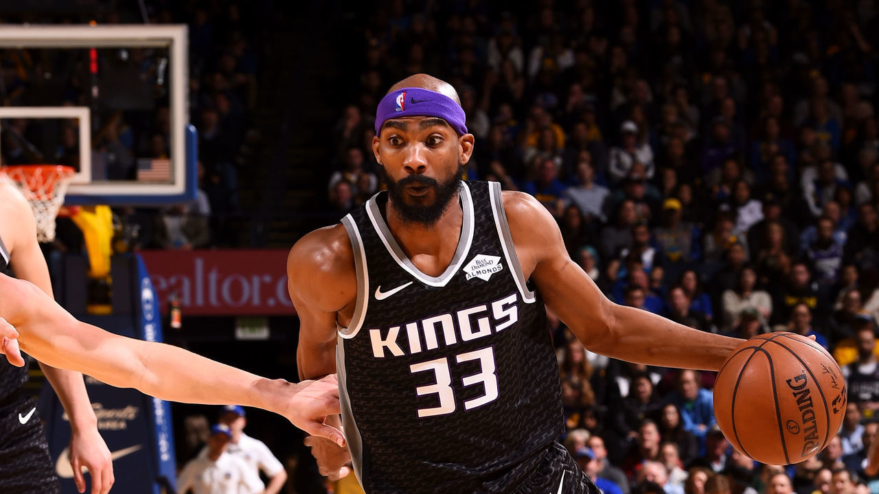 OAKLAND, CA - FEBRUARY 21: Corey Brewer #33 of the Sacramento Kings handles the ball against the Golden State Warriors on February 21, 2019 at ORACLE Arena in Oakland, California. NOTE TO USER: User expressly acknowledges and agrees that, by downloading and or using this photograph, user is consenting to the terms and conditions of Getty Images License Agreement. Mandatory Copyright Notice: Copyright 2019 NBAE