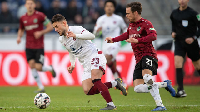 09 February 2019, Lower Saxony, Hannover: Soccer: Bundesliga, Hannover 96 - 1. FC Nuremberg, 21. matchday in the HDI-Arena. Nuremberg's Tim Leibold (l) plays against Hanover's Nicolai Müller. Photo: Swen Pförtner/dpa - IMPORTANT NOTE: In accordance with the requirements of the DFL Deutsche Fußball Liga or the DFB Deutscher Fußball-Bund, it is prohibited to use or have used photographs taken in the stadium and/or the match in the form of sequence images and/or video-like photo sequences.