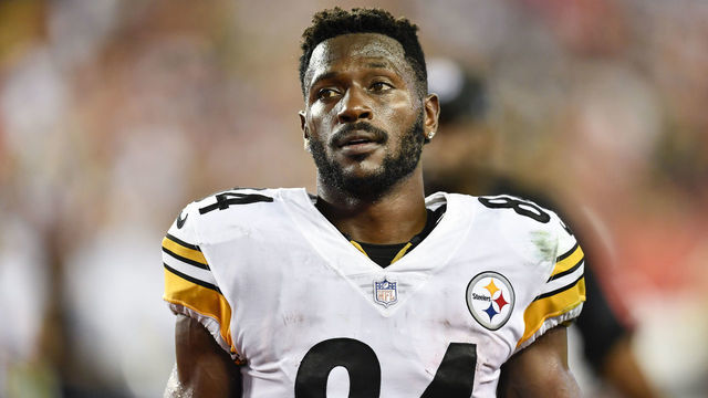 TAMPA, FL - SEPTEMBER 24: Pittsburgh Steelers wide receiver Antonio Brown (84) during the first half of an NFL game between the Pittsburgh Steelers and the Tampa Bay Buccaneers on September 24, 2018, at Raymond James Stadium in Tampa, FL. The Steelers defeated the Bucs 30-27.