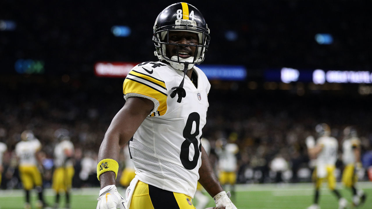 NEW ORLEANS, LOUISIANA - DECEMBER 23: Antonio Brown #84 of the Pittsburgh Steelers celebrates a touchdown during the second half against the New Orleans Saints at the Mercedes-Benz Superdome on December 23, 2018 in New Orleans, Louisiana.