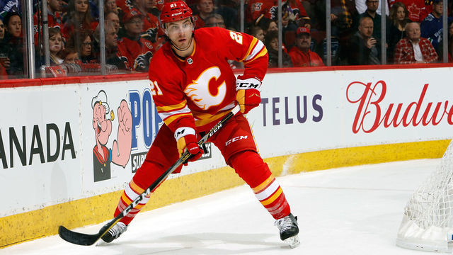 CALGARY, AB - DECEMBER 29: Garnet Hathway #21 of the Calgary Flames skates the Vancouver Canucks during an NHL game on December 29, 2018 at the Scotiabank Saddledome in Calgary, Alberta, Canada.