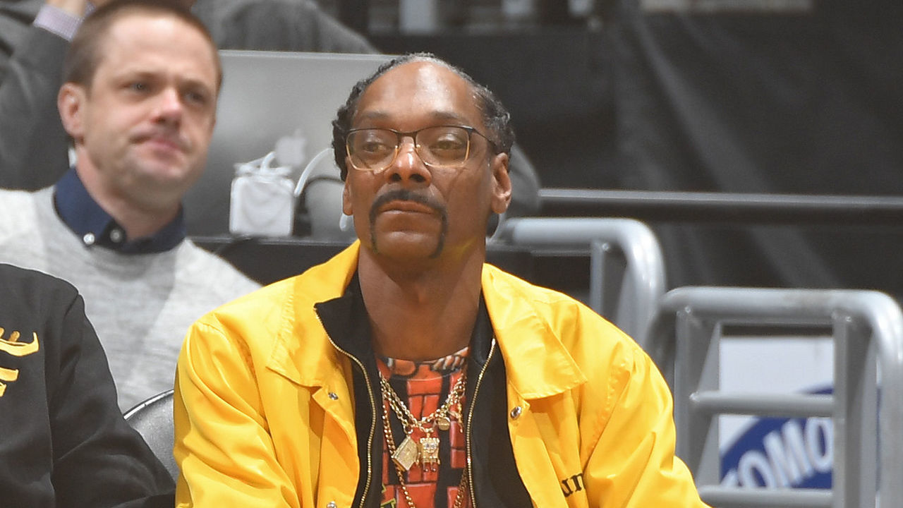 LOS ANGELES, CA - JANUARY 21: Snoop Dogg attends the game between the Golden State Warriors and the Los Angeles Lakers on January 21, 2019 at STAPLES Center in Los Angeles, California. NOTE TO USER: User expressly acknowledges and agrees that, by downloading and/or using this photograph, user is consenting to the terms and conditions of the Getty Images License Agreement. Mandatory Copyright Notice: Copyright 2019 NBAE