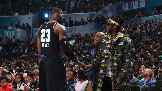 CHARLOTTE, NC - FEBRUARY 17: LeBron James #23 of Team LeBron and Rapper, 2 Chainz shake hands during the 2019 NBA All-Star Game on February 17, 2019 at the Spectrum Center in Charlotte, North Carolina. NOTE TO USER: User expressly acknowledges and agrees that, by downloading and/or using this photograph, user is consenting to the terms and conditions of the Getty Images License Agreement. Mandatory Copyright Notice: Copyright 2019 NBAE