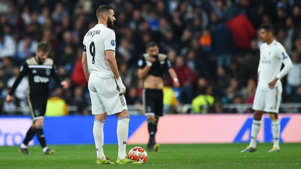 MADRID, SPAIN - MARCH 05: Karim Benzema of Real Madrid loks dejected during the UEFA Champions League Round of 16 Second Leg match between Real Madrid and Ajax at Bernabeu on March 05, 2019 in Madrid, Spain.