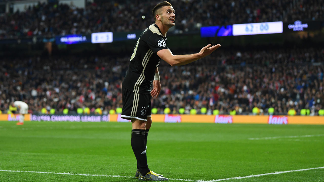 MADRID, SPAIN - MARCH 05: Dusan Tadic of Ajax celebrates as he scores his team's third goal during the UEFA Champions League Round of 16 Second Leg match between Real Madrid and Ajax at Bernabeu on March 05, 2019 in Madrid, Spain.