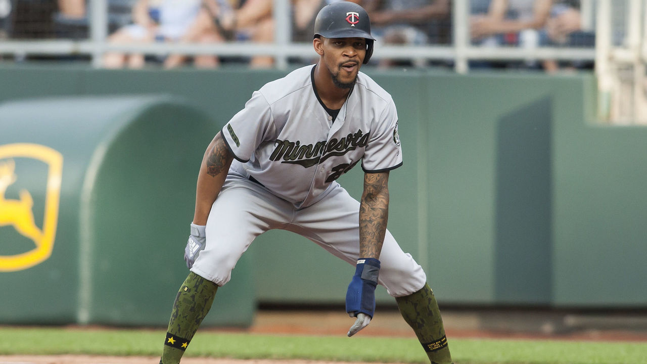 KANSAS CITY, MO - MAY 28: Minnesota Twins Center field Byron Buxton (25) takes a leadoff from first base during the MLB regular season game between the Minnesota Twins and the Kansas City Royals on Monday May 28th, 2018 at Kauffman Stadium in Kansas City, MO.