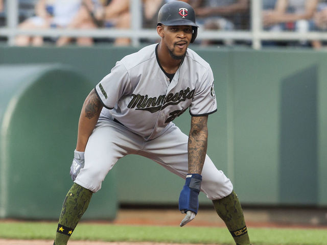 KANSAS CITY, MO - MAY 28: Minnesota Twins Center field Byron Buxton (25) takes a leadoff from first base during the MLB regular season game between the Minnesota Twins and the Kansas City Royals on Monday May 28th, 2018 at Kauffman Stadium in Kansas City, MO.