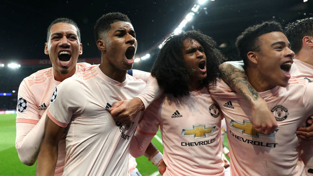 PARIS, FRANCE - MARCH 06: Marcus Rashford of Manchester United celebrates after scoring his sides third goal with teammates during the UEFA Champions League Round of 16 Second Leg match between Paris Saint-Germain and Manchester United at Parc des Princes on March 06, 2019 in Paris, .
