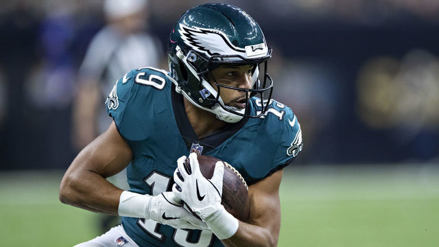NEW ORLEANS, LA - NOVEMBER 18: Golden Tate #19 of the Philadelphia Eagles catches a pass during a game against the New Orleans Saints at Mercedes-Benz Superdome on November 18, 2018 in New Orleans, Louisiana. The Saints defeated the Eagles 48-7.