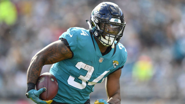 JACKSONVILLE, FL - NOVEMBER 18: Jacksonville Jaguars running back Carlos Hyde (34) carries the ball during the first half of an NFL game between the Pittsburgh Steelers and the Jacksonville Jaguars on November 18, 2018, at TIAA Bank Field.