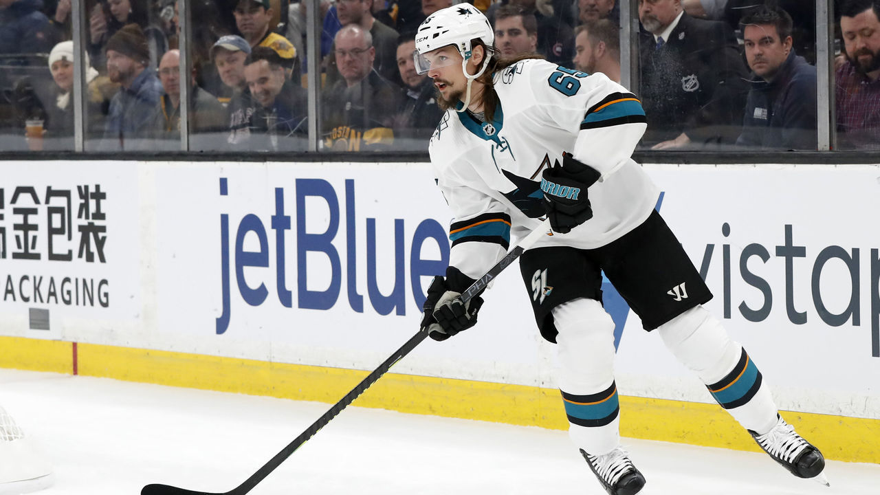 BOSTON, MA - FEBRUARY 26: San Jose Sharks defenseman Erik Karlsson (65) looks up ice during a game between the Boston Bruins and the San Jose Sharks on February 26, 2019, at TD Garden in Boston, Massachusetts.