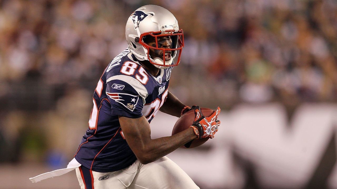 EAST RUTHERFORD, NJ - NOVEMBER 13: (NEW YORK DAILIES OUT) Chad Ochocinco #85 of the New England Patriots in action against the New York Jets on November 13, 2011 at MetLife Stadium in East Rutherford, New Jersey. The Patriots defeated the Jets 37-16.