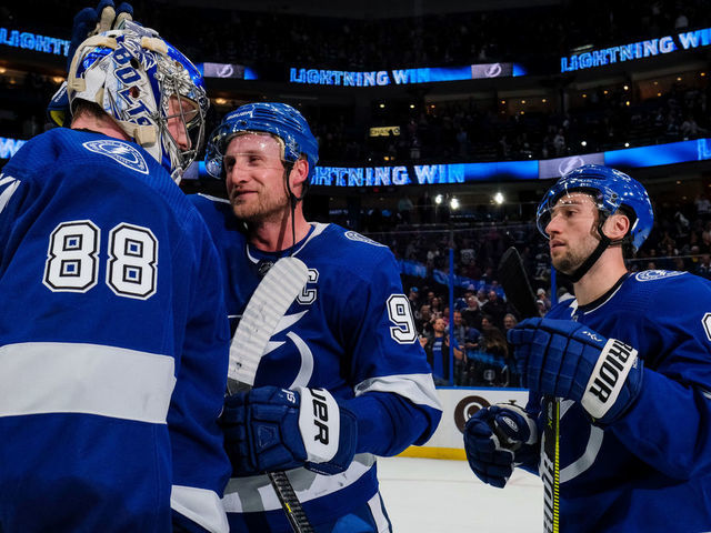 Lightning clinch playoff spot following Canadiens' loss | t…