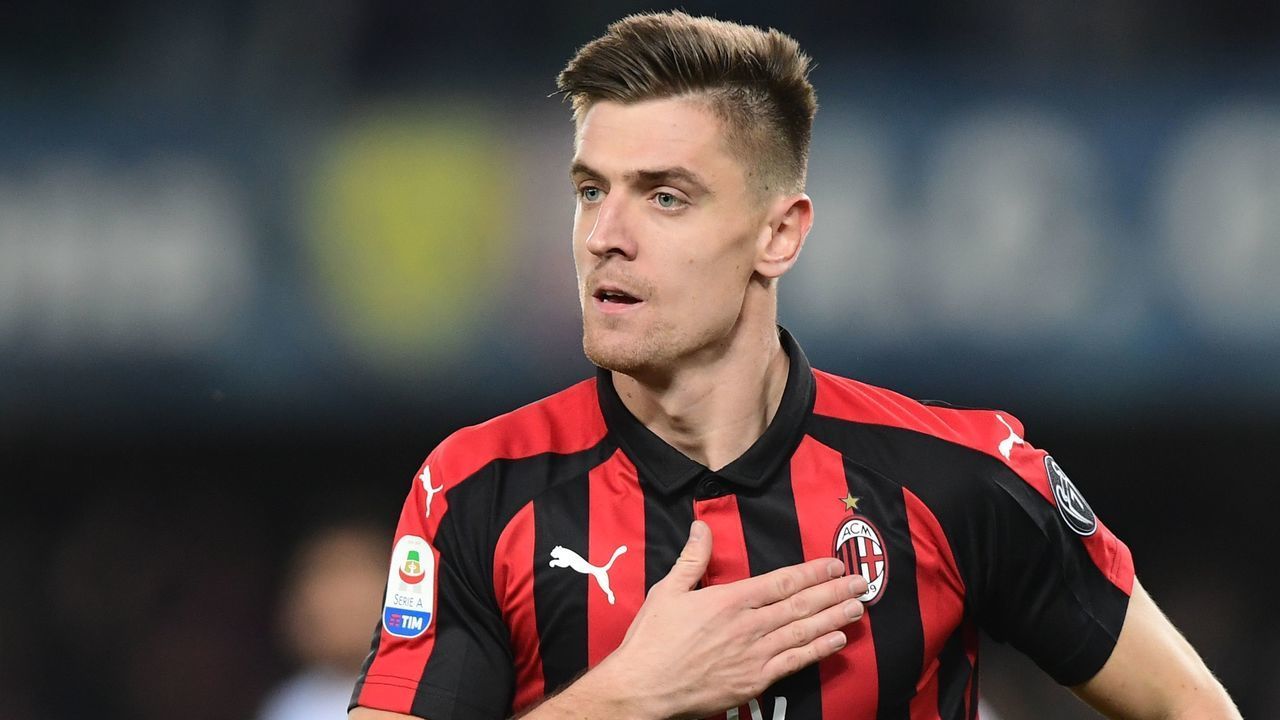 AC Milan's Polish forward Krzysztof Piatek celebrates after scoring during the Italian Serie A football match Chievo Verona vs AC Milan on March 9, 2019 at the Marcantonio-Bentegodi stadium in Verona.
