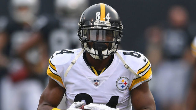 OAKLAND, CA - DECEMBER 09: Antonio Brown #84 of the Pittsburgh Steelers warms up during pregame warm ups prior to the start of an NFL football game against the Oakland Raiders at Oakland-Alameda County Coliseum on December 9, 2018 in Oakland, California.