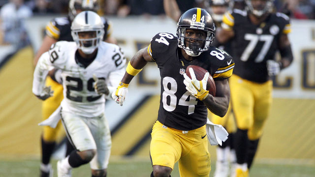 PITTSBURGH, PA - NOVEMBER 08: Antonio Brown #84 of the Pittsburgh Steelers in action during the game against the Oakland Raiders on November 8, 2015 at Heinz Field in Pittsburgh, Pennsylvania.