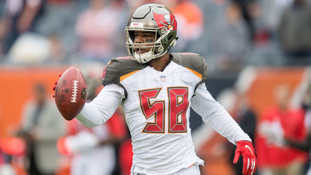 CHICAGO, IL - SEPTEMBER 30: Tampa Bay Buccaneers outside linebacker Kwon Alexander (58) prior to a game between the Tampa Bay Buccaneers and the Chicago Bears on September 30, 2018, at the Soldier Field in Chicago, IL.