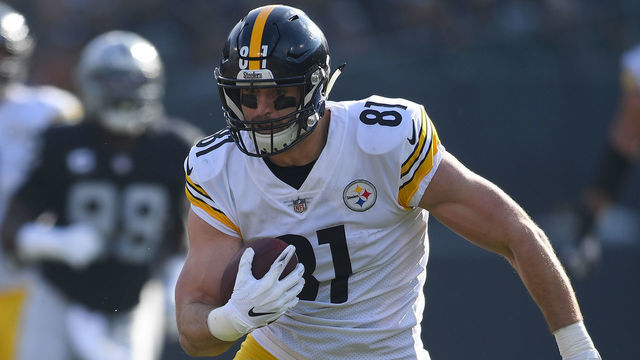 OAKLAND, CA - DECEMBER 09: Jesse James #81 of the Pittsburgh Steelers runs with the ball after catching a pass against the Oakland Raiders during the first half of their NFL football game at Oakland-Alameda County Coliseum on December 9, 2018 in Oakland, California.