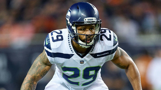 CHICAGO, IL - SEPTEMBER 17: Seattle Seahawks defensive back Earl Thomas (29) runs in game action during an NFL game between the Chicago Bears and the Seattle Seahawks on September 17, 2018 at Soldier Field in Chicago, Illinois.