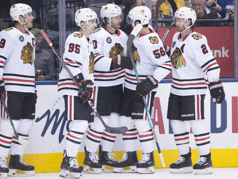 Blackhawks Hang On For Wild Win Vs. Maple Leafs | TheScore.com