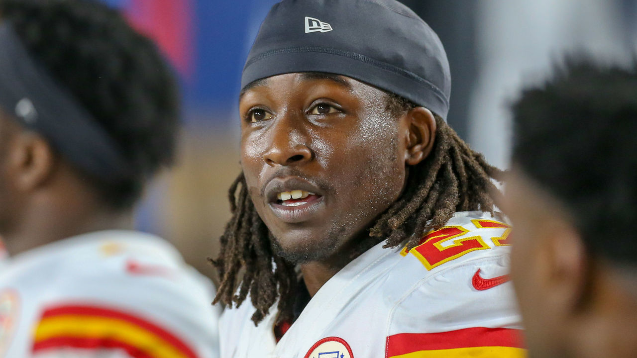 LOS ANGELES, CA - NOVEMBER 19: Kansas City Chiefs running back Kareem Hunt (27) on the sidelines during a NFL game between the Kansas City Chiefs and the Los Angeles Rams on November 19, 2018 at the Los Angeles Memorial Coliseum in Los Angeles, CA.