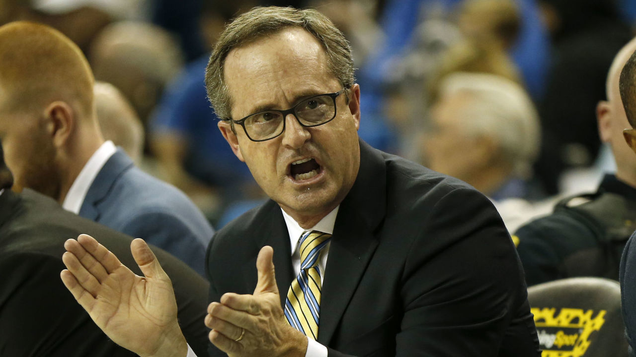 LOS ANGELES, CALIFORNIA - FEBRUARY 09: Head coach Murry Bartow of the UCLA Bruins talks to the UCLA Bruins ahead of a game against the Utah Utes at Pauley Pavilion on February 09, 2019 in Los Angeles, California.