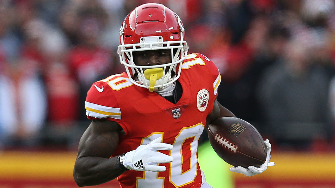 KANSAS CITY, MO - DECEMBER 30: Kansas City Chiefs wide receiver Tyreek Hill (10) during a 5-yard run in the first quarter of an NFL game between the Oakland Raiders and Kansas City Chiefs on December 30, 2018 at Arrowhead Stadium in Kansas City, MO.