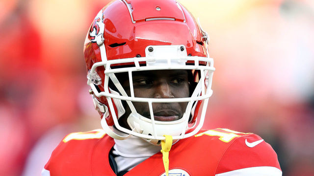 KANSAS CITY, MISSOURI - DECEMBER 30: Wide receiver Tyreek Hill #10 of the Kansas City Chiefs warms up prior to the game against the Oakland Raiders at Arrowhead Stadium on December 30, 2018 in Kansas City, Missouri.