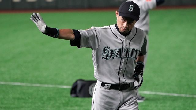 TOKYO, JAPAN - MARCH 18: Outfielder Ichiro Suzuki #51 of the Seattle Mariners waves prior to the preseason friendly game between Yomiuri Giants and Seattle Mariners at Tokyo Dome on March 18, 2019 in Tokyo, Japan.