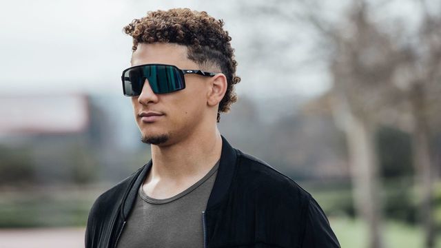 Mahomes becomes 1st football player to sign with Oakley